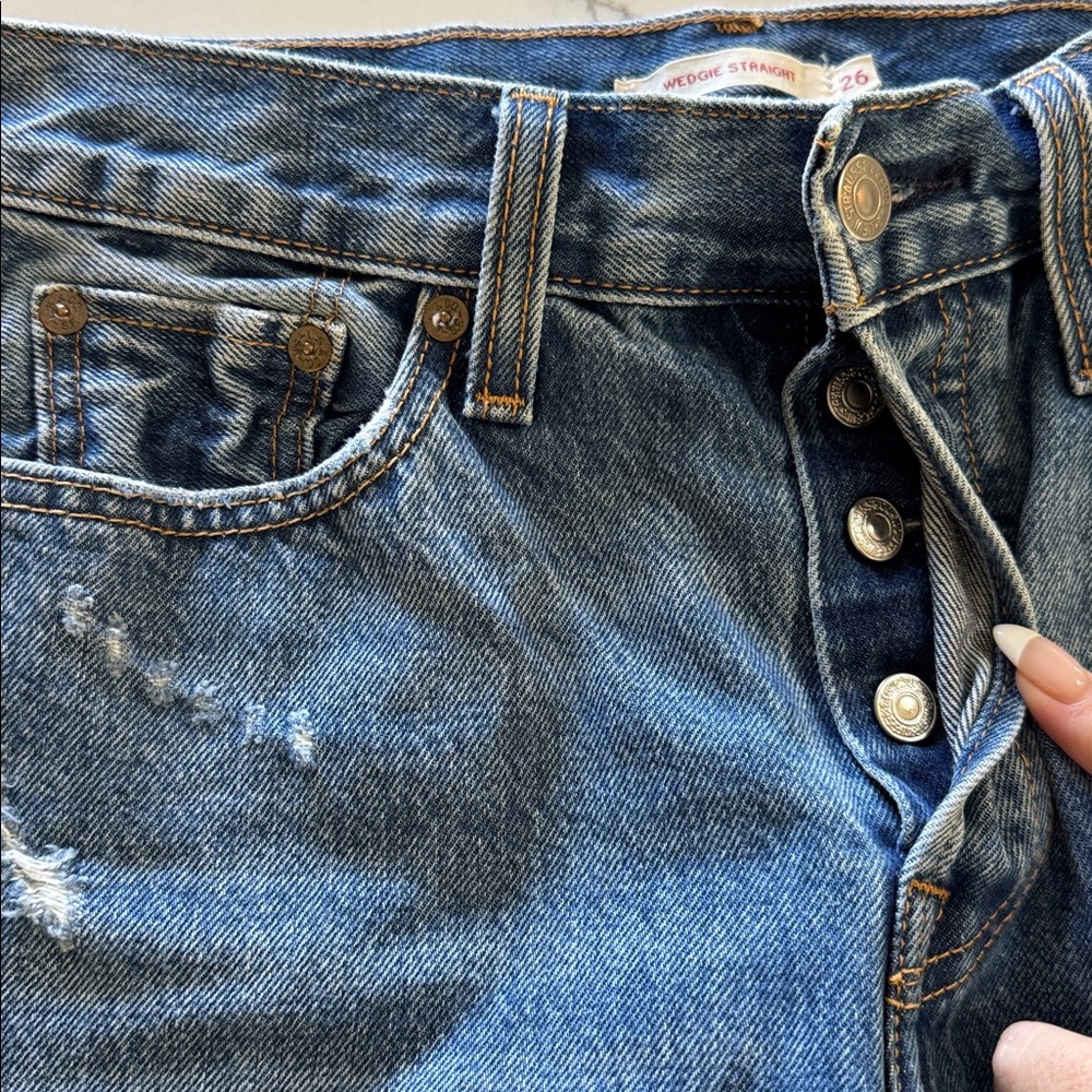 LEVIS Wedgie Straight 26 - Picture 10 of 15